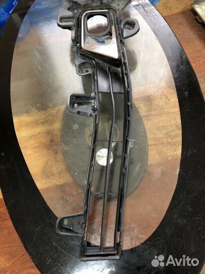 Решетка птф левая Toyota Land Cruiser 200