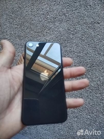 Телефон iPhone se2