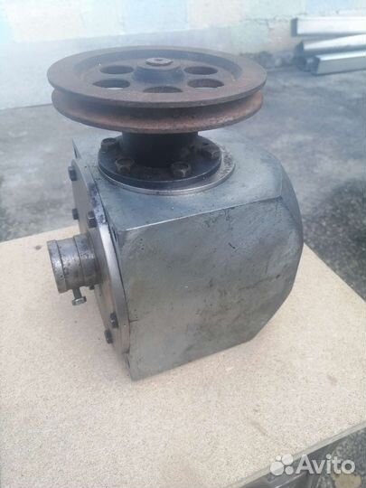 Угловой редуктор