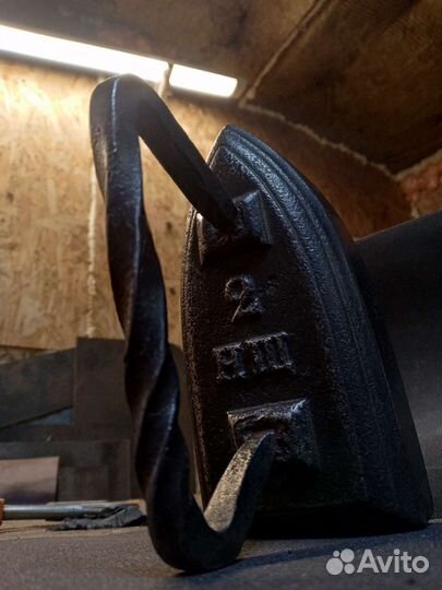 Чугунный утюг