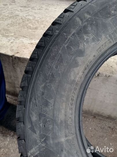 Bridgestone Blizzak DM-V2 245/70 R16