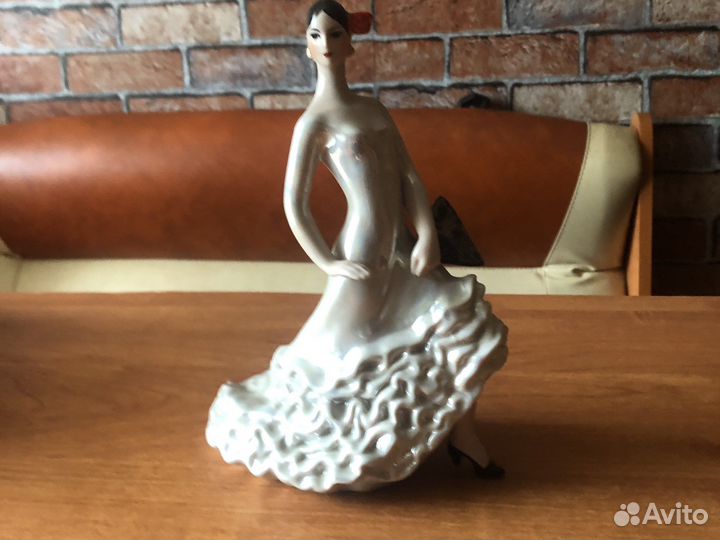 Фарфоровая статуэтка Кармен