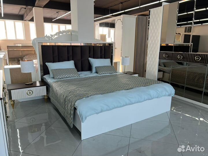 Спальный гарнитур