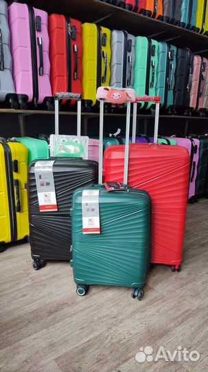 Чемодан на колесах неубиваемый из полипропилена