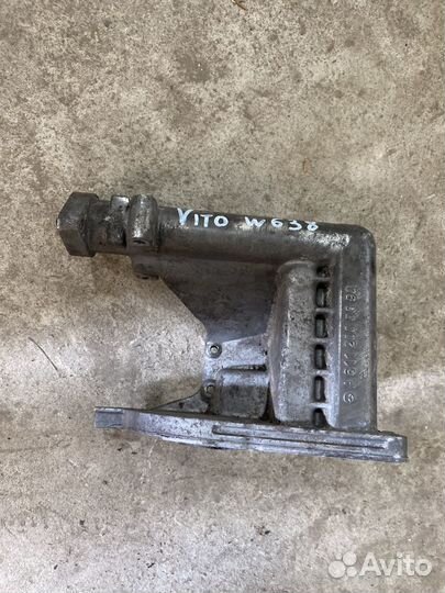 Флянец системы охлождения Mercedes Vito W638