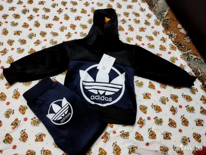 Костюм спортивный