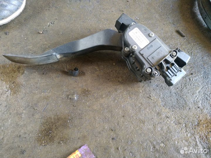 Педаль газа Mitsubishi Colt 2006 год