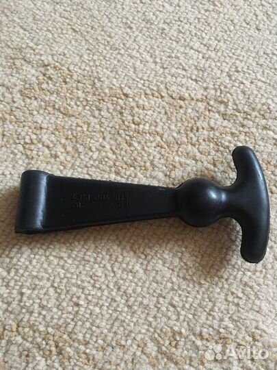 Зажим резиновый для крышки АКБ