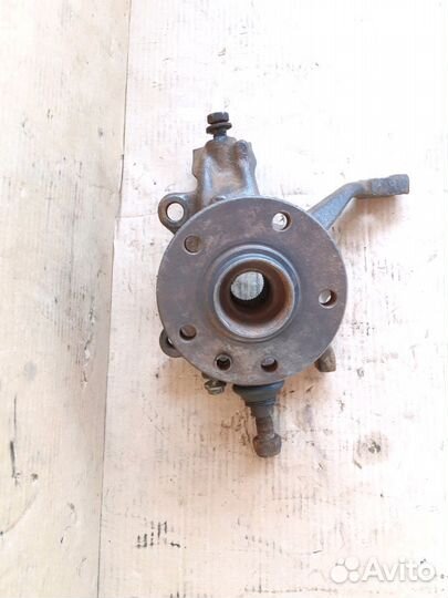 Кулак поворотный передней левый Фольксваген Т4