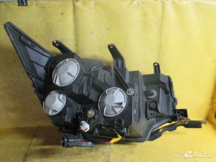 Фара левая Mitsubishi Delica d5 CV5W