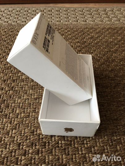 Коробка от телефона iPhone 4 S