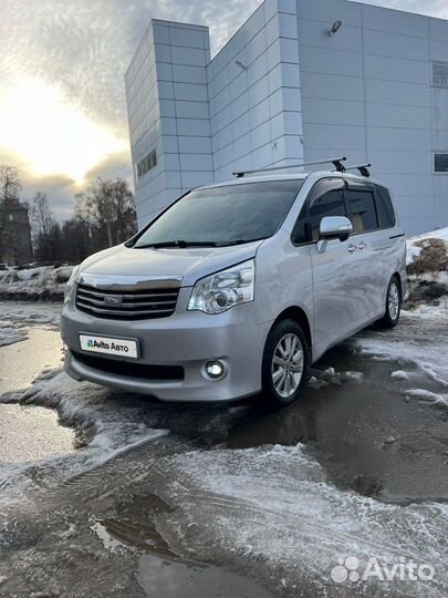 Toyota Noah 2.0 CVT, 2011, 250 000 км