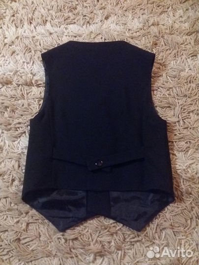 Жилет на школу на пуговицах для мальчика