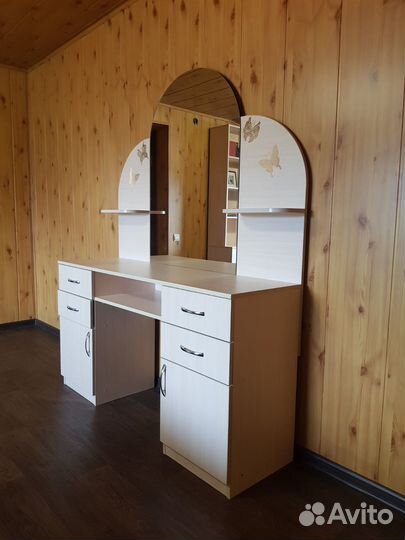 Прикроватное зеркало