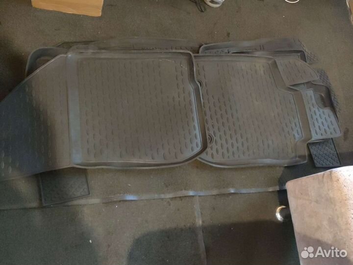 Резиновые ковры салона ларгус