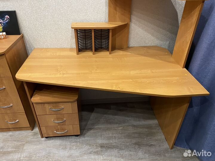 Компьютерный стол