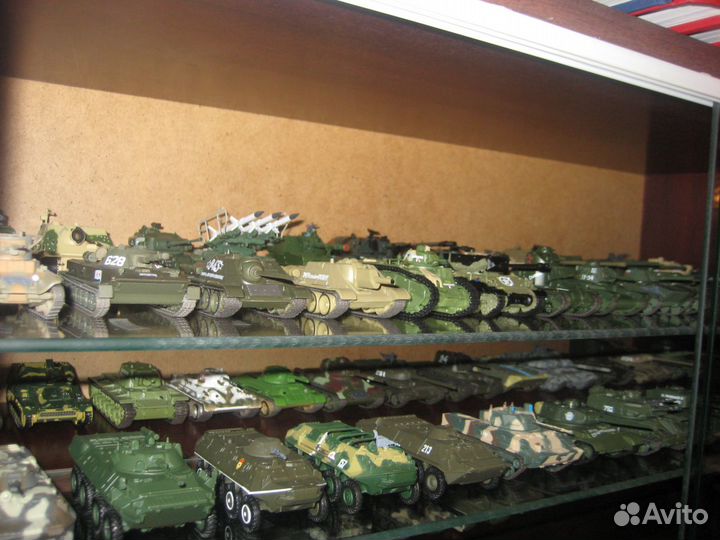 80 масштабных моделей бронетехники (1/72)