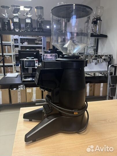 Профессиональная кофемолка Magister M12 i