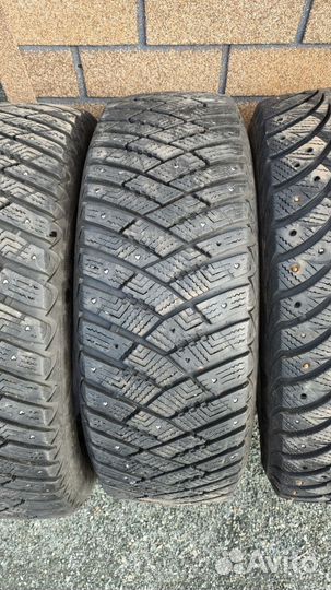 Goodyear UltraGrip Extreme 215/65 R16 98