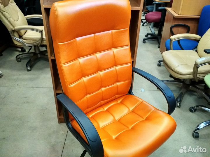 Кресло руководителя Стиль экокожа. Новое
