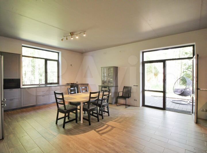 Дом 253 м² на участке 8 сот.