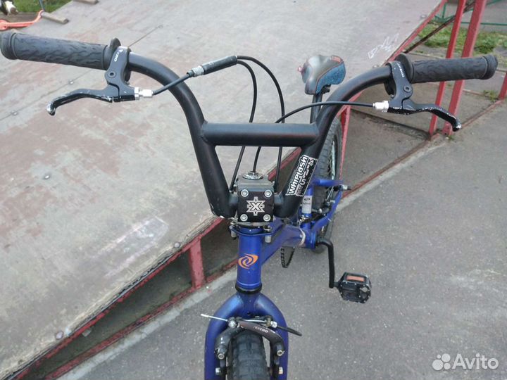 Трюковой велосипед BMX