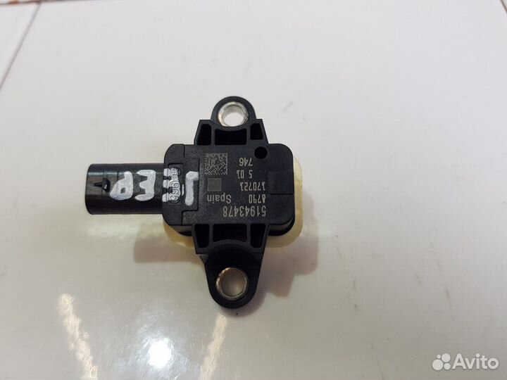 Датчик airbag передний правый (Jeep Renegade)