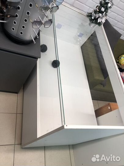 Тумба со стеклом