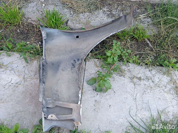 Переднее правое крыло логан 1