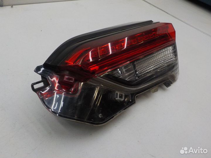 Фонарь задний правый внутренний Toyota RAV-4 2019
