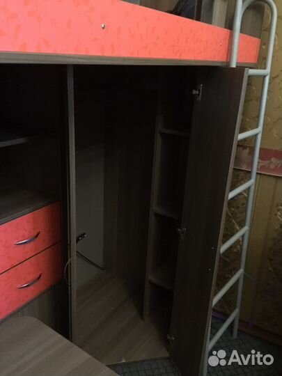 Кровать чердак со столом бу