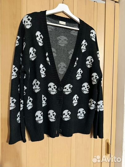 Кардиган с черепами