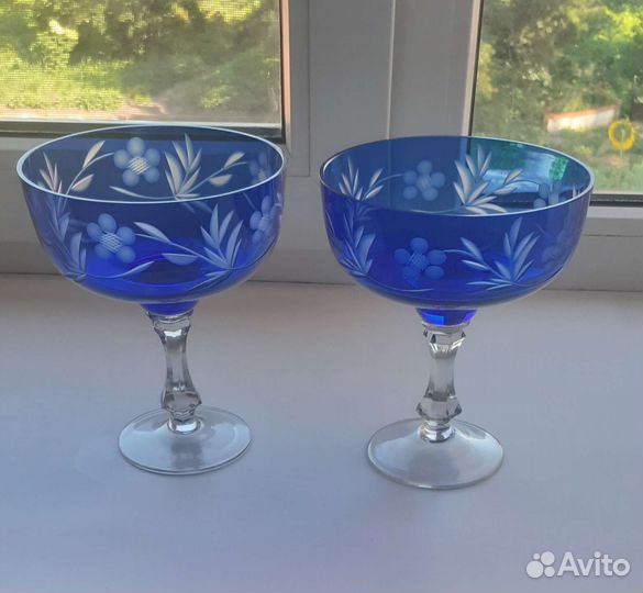 Хрустальные вазы конфетницы на ножках