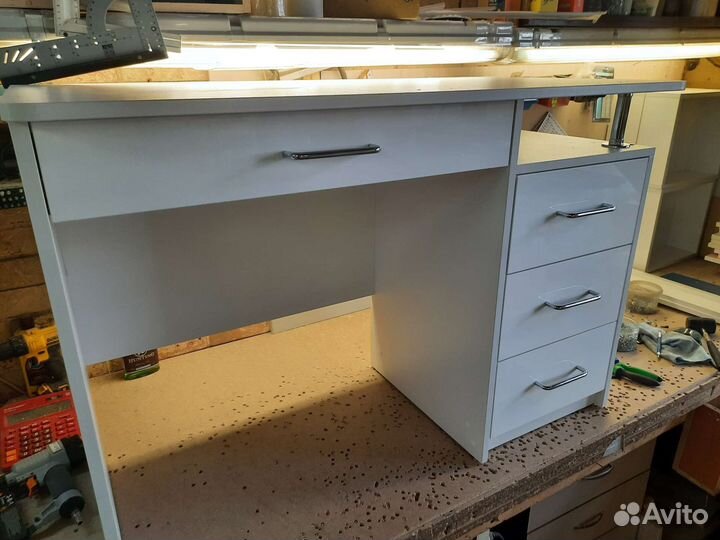 Письменный стол