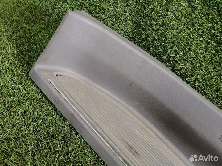 Накладка на порог задняя левая Toyota Alphard