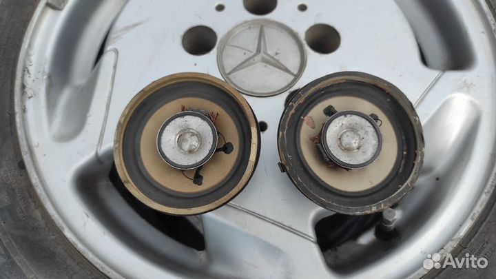 Динамики в торпедо Mercedes w201 E190