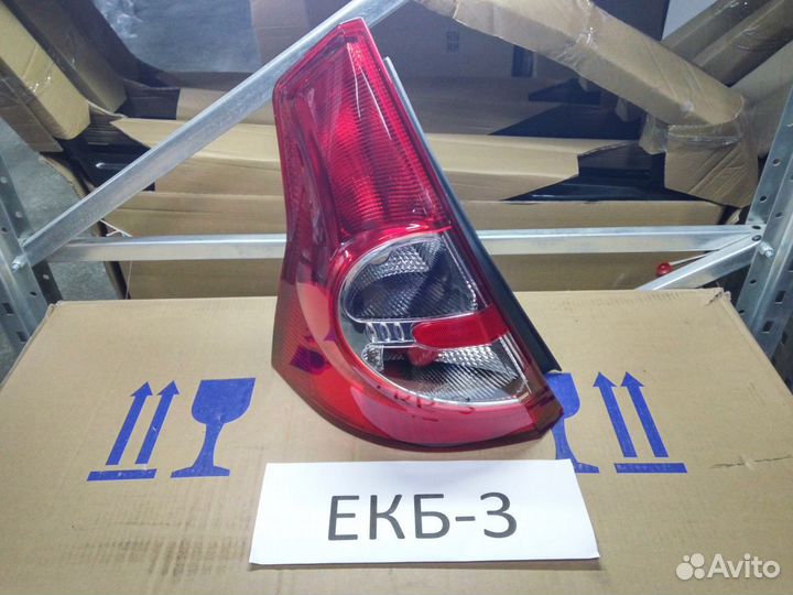 Фонарь левый Renault Sandero 1 2009-2014