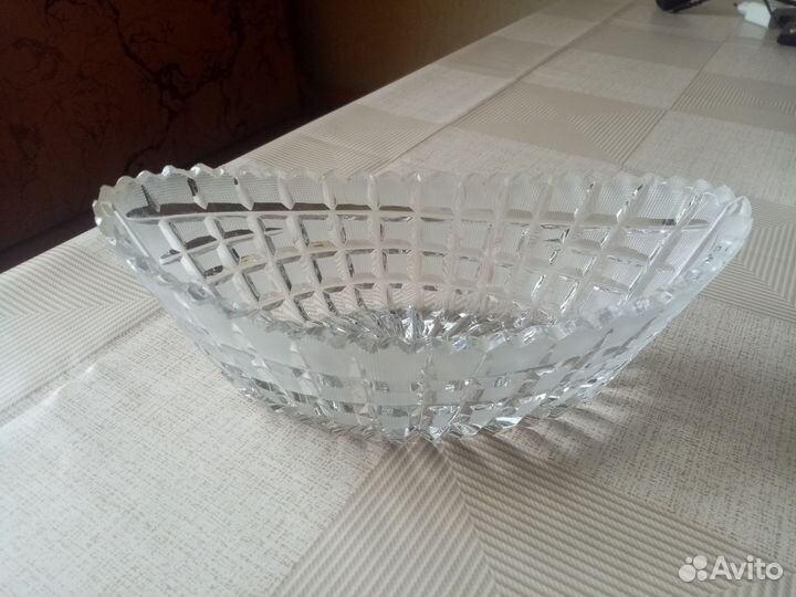 Хрустальные вазы, салатницы, конфетницы