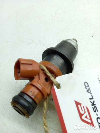 Форсунка топливная Mitsubishi Diamante F31A 6G72