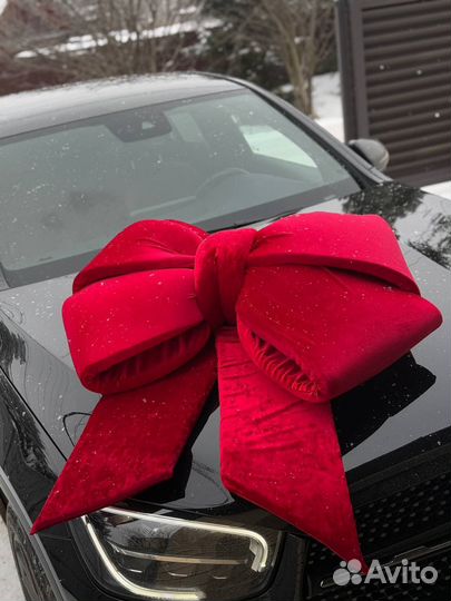 Большой подарочный бант на машину