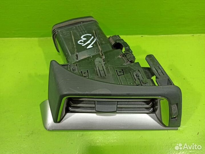 Дефлектор в торпедо правый Toyota Land Cruiser 200