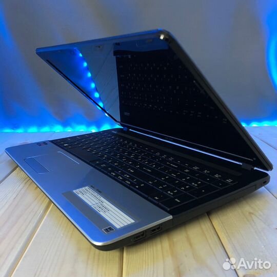 Ноутбук Acer E1-521-11204