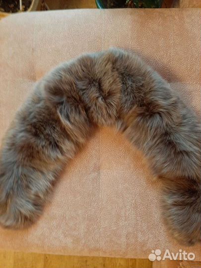 Воротник из меха крашеного песца