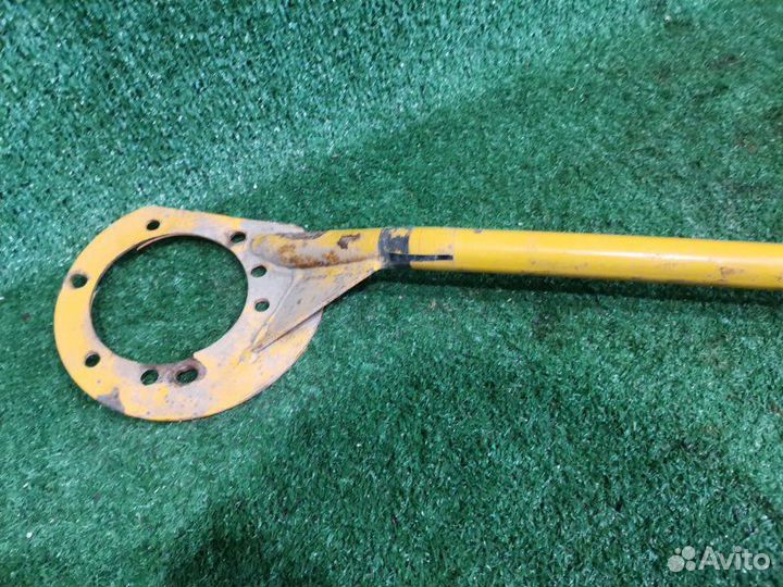 Распорка передних стоек Ваз 2110 2004