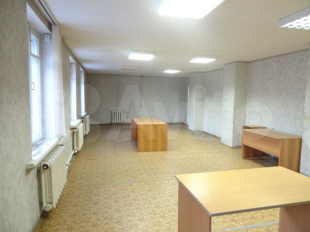 Помещение 340 м² на первой линии с отд. входом