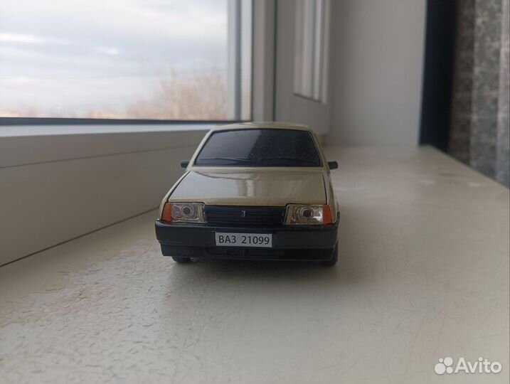 Модель автомобиля 1 24