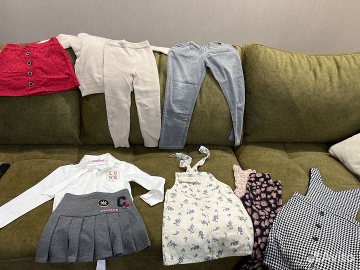 Комплект вещей на девочку 116-122