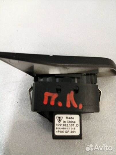 Кнопка центрального замка передняя левая Porsche