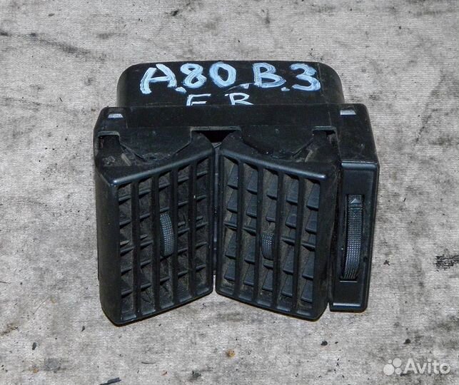 Решетка воздуховода Audi 80 B3 893820901A