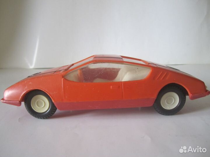 Игрушечная гоночная машинка. Сделано в СССР